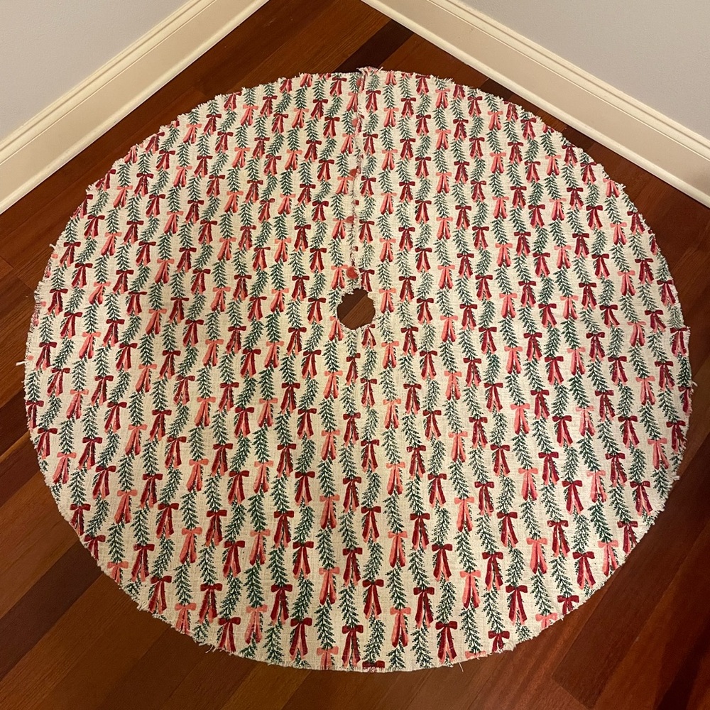 NWOT Shabby Chic Red Pink Bows Greenery Christmas Tree Skirt